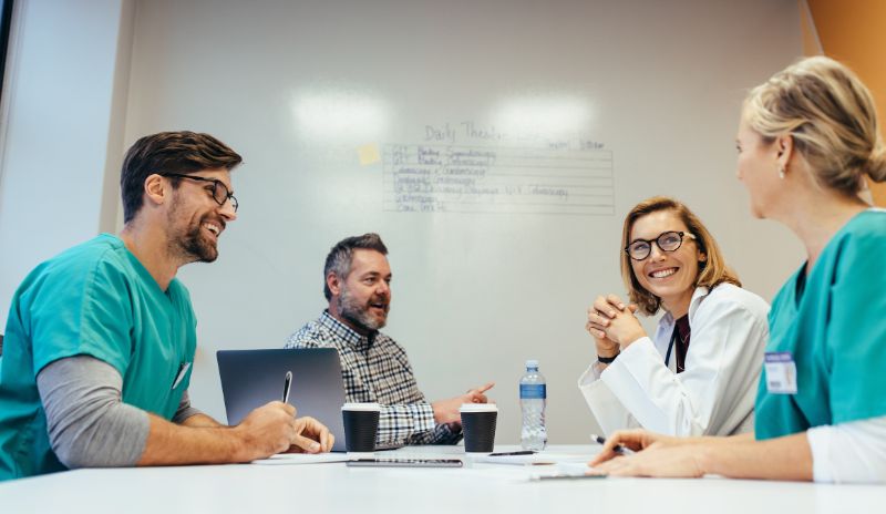 Coaching para Reducir el Burnout en Médicos: Caso de Estudio sobre Resiliencia e Inteligencia Emocional